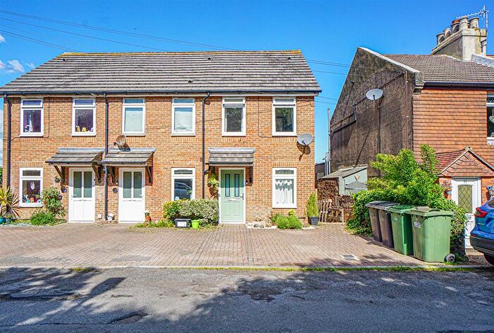 3 Bedroom End Terrace House For Sale In Winchelsea Lane, Hastings, TN35