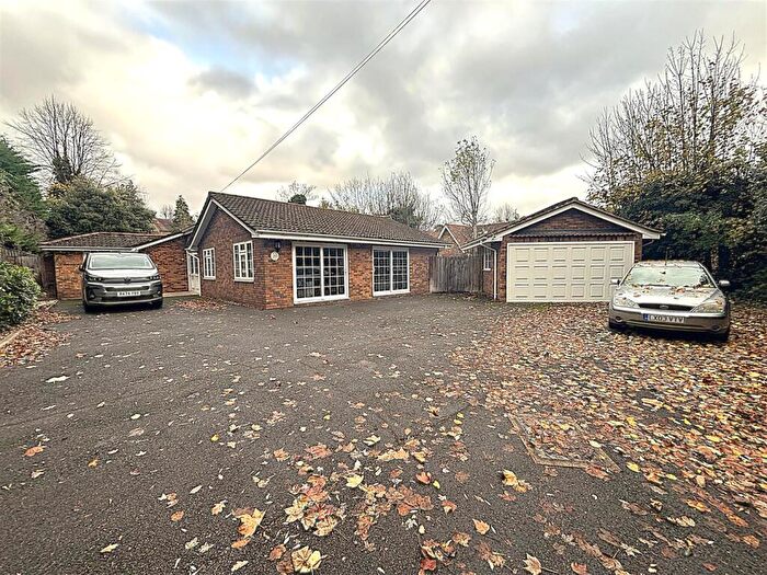 4 Bedroom Detached Bungalow For Sale In Plaistow Lane, Bromley, BR1
