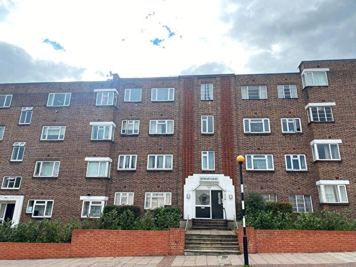 2 Bedroom Flat To Rent In Kirkdale, Sydenham, London, SE26