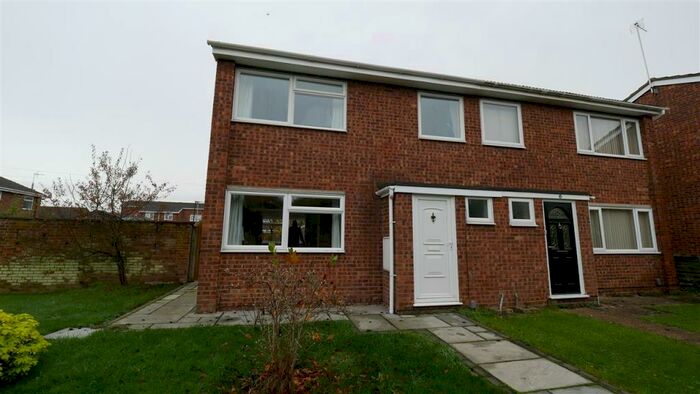 3 Bedroom Semi-Detached House To Rent In Pettis Walk, St Ives, PE27