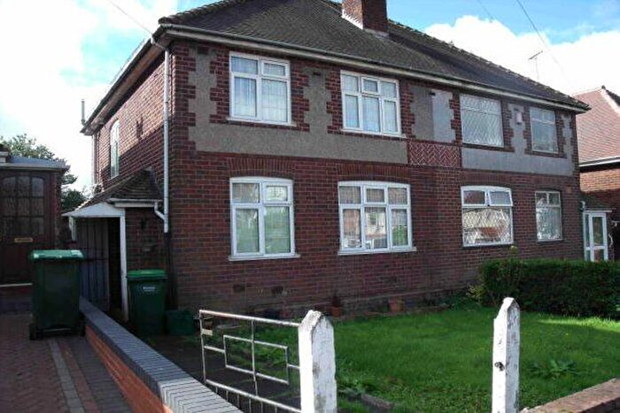 3 Bedroom Semi-Detached House To Rent In Leahouse Road, Oldbury, B68