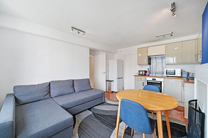 2 Bedroom Flat To Rent In Spencer Road, London, SW20