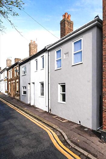 1 Bedroom Flat To Rent In Brompton Lane Strood, Rochester, ME2