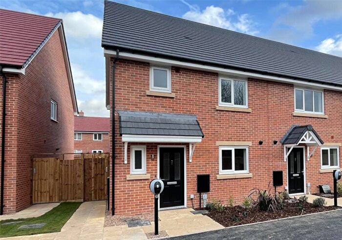 3 Bedroom Semi Detached House For Sale In Siddeley Close, Nuneaton, Warwickshire, CV11