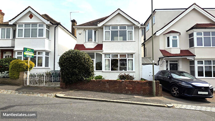 3 Bedroom Detached House For Sale In Pank Avenue, New Barnet, EN5