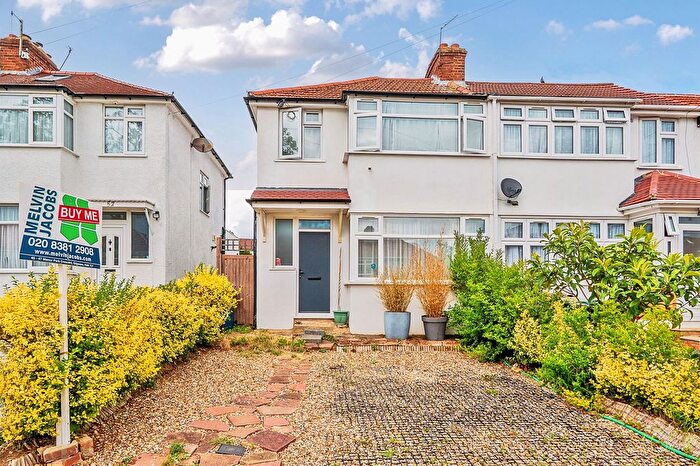 3 Bedroom End Terrace House For Sale In Gainsborough Gardens, Edgware, Greater London., HA8