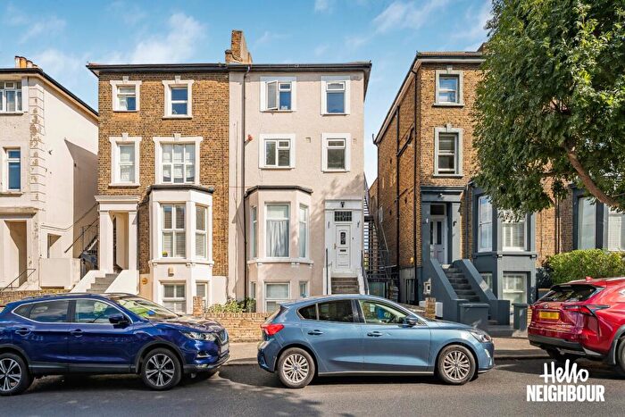 2 Bedroom Apartment To Rent In Lordship Lane, London, SE22