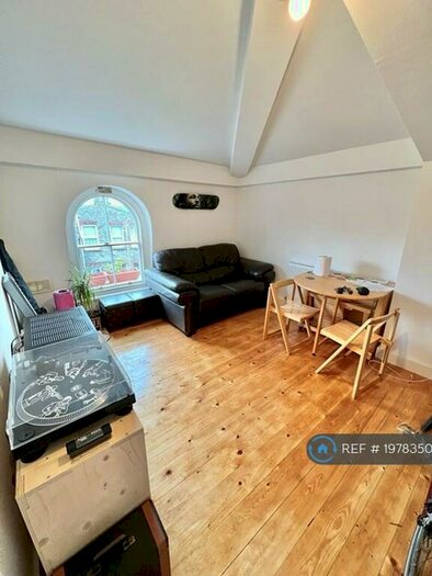 2 Bedroom Flat To Rent In Stamford Grove West, London, N16