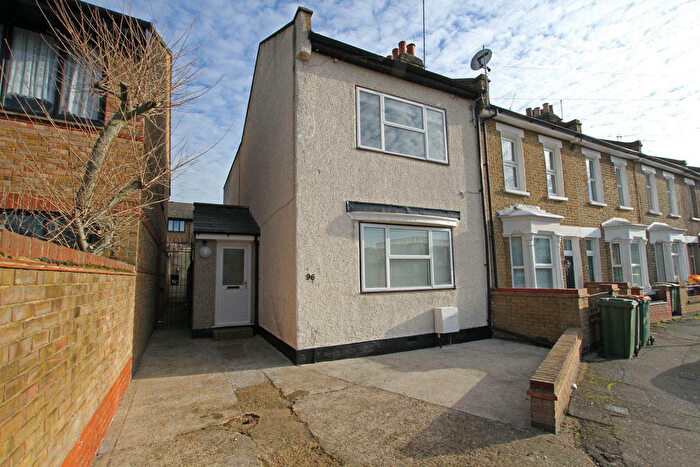 4 Bedroom End Of Terrace House To Rent In Pitchford Street, Stratford, E15