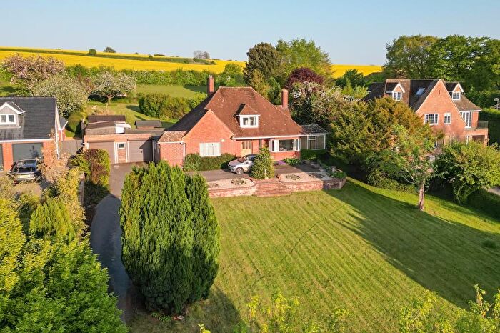 3 Bedroom Chalet For Sale In Ham Road, Liddington, Swindon, SN4