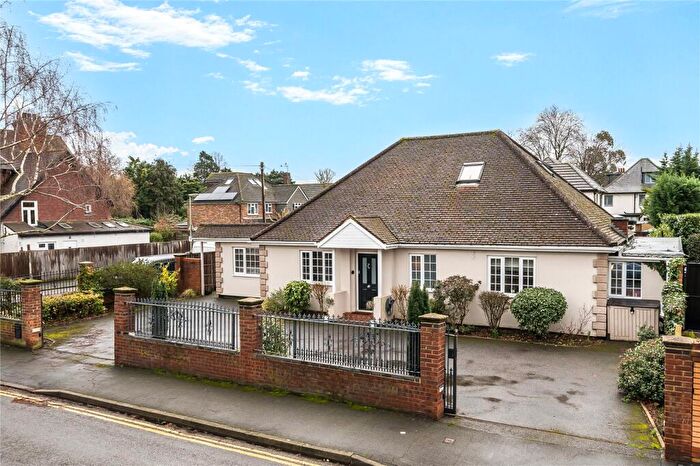 4 Bedroom Detached House For Sale In Sidney Road, Walton-On-Thames, KT12