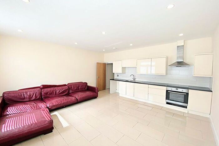 1 Bedroom Flat To Rent In London Road, Cowplain, Waterlooville, Hampshire, PO8