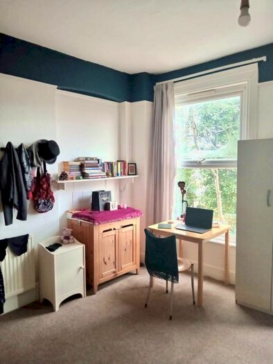 Studio To Rent In Brownlow Road, Bounds Green, London, N11