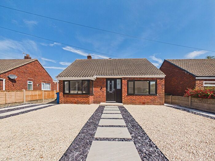 2 Bedroom Bungalow For Sale In Yvonne Close, Ashton-In-Makerfield, Wigan, WN4