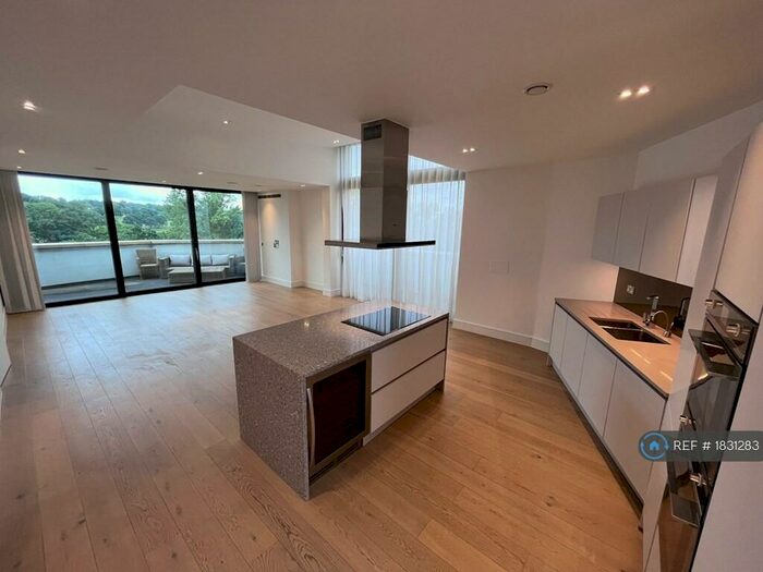3 Bedroom Penthouse To Rent In Bishops Wood Court, London, N2