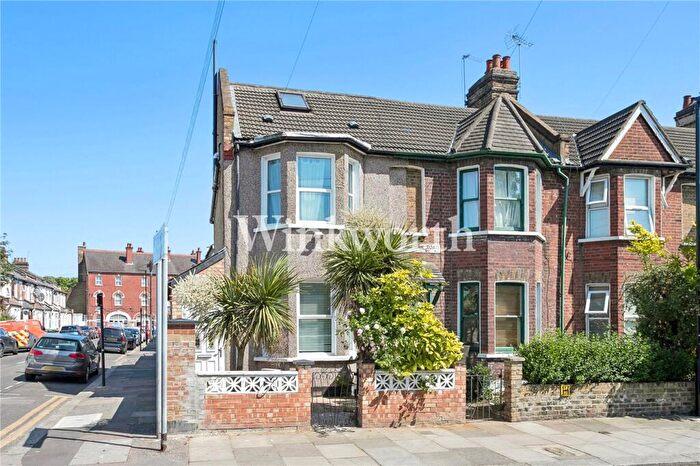 4 Bedroom End Of Terrace House For Sale In Woodlands Park Road, London, N15