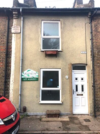 3 Bedroom Terraced House To Rent In Beacon Road, Chatham, ME5