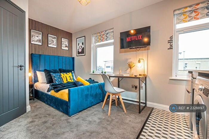 Studio To Rent In Old Town, Swindon, SN1