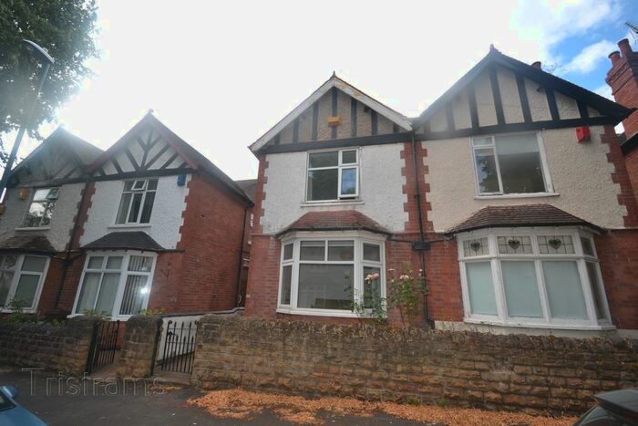 3 Bedroom Semi-Detached House To Rent In Rolleston Drive, Nottingham, NG7