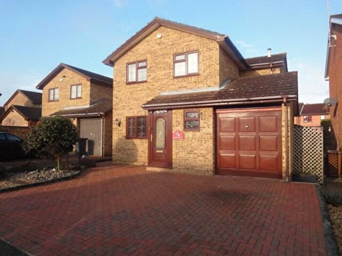 4 Bedroom Detached House To Rent In Albury Close, Luton, Bedfordshire, LU3