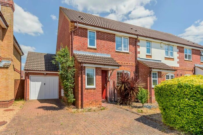 3 Bedroom End Of Terrace House To Rent In Carnation Way, Aylesbury, HP21