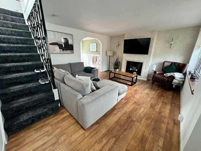 3 Bedroom House To Rent In Kildare Close, L24