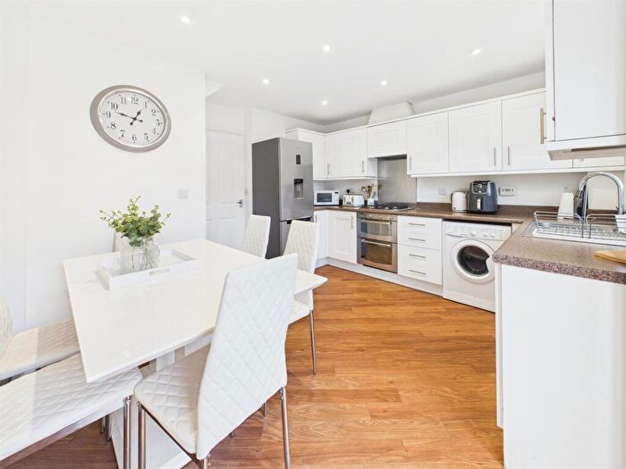 4 Bedroom Town House For Sale In Longhorn Avenue, Gloucester, GL1