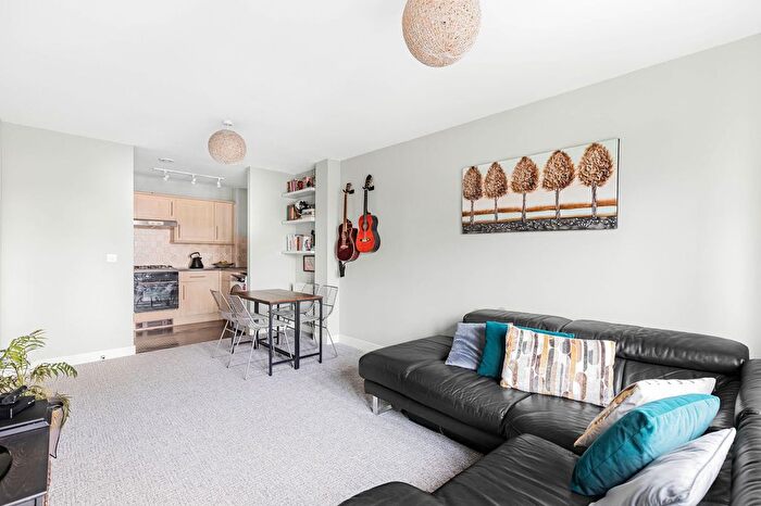 2 Bedroom Flat For Sale In Masons Hill, Bromley, BR2