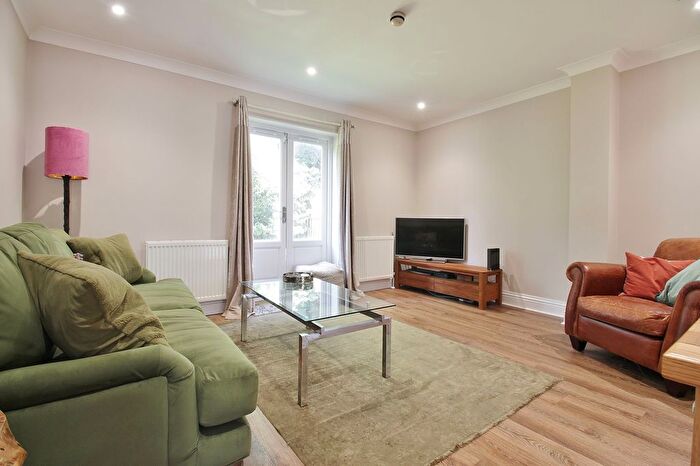2 Bedroom Flat To Rent In Woodlands Road, Isleworth, TW7
