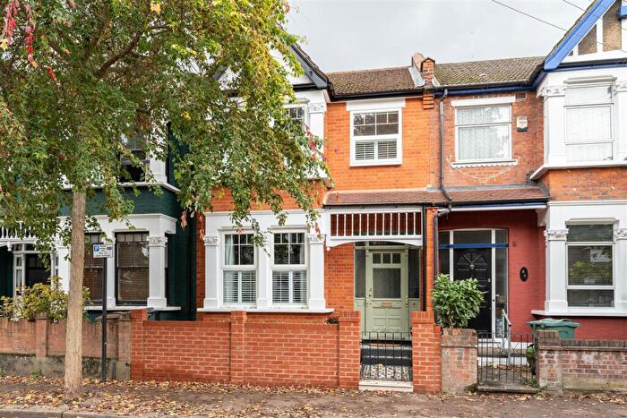 3 Bedroom Terraced House For Sale In Beech Hall Road, Highams Park, E4