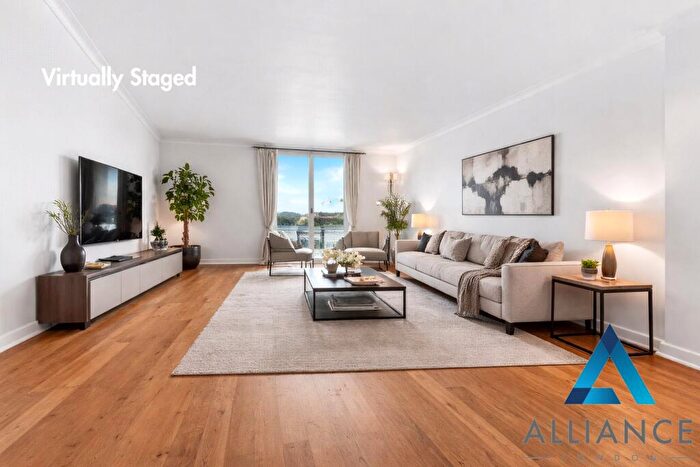 2 Bedroom Apartment For Sale In Narrow Street, Limehouse, London, Uk, E14