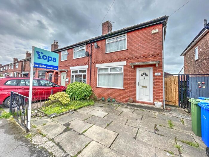 2 Bedroom Semi-Detached House For Sale In Ruskin Road, Manchester, M43