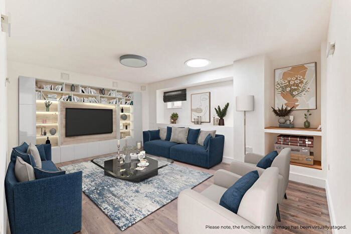 2 Bedroom Flat For Sale In Coronation House, Gomshall, GU5