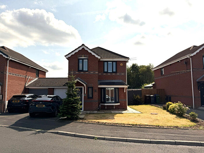 3 Bedroom Town House For Sale In Lees Park Avenue, Droylsden, M43