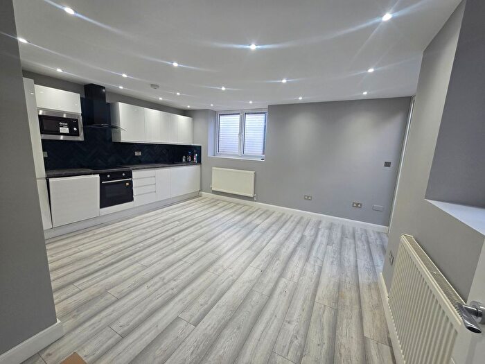2 Bedroom Mews To Rent In Kenilworth Road, London, W5
