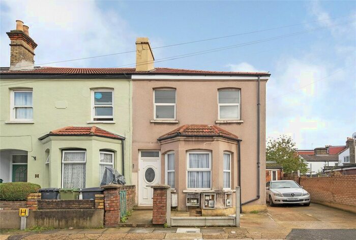 2 Bedroom Flat To Rent In Leopold Road, Walthamstow, London, E17