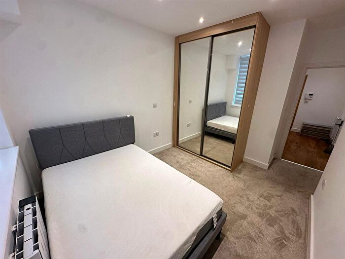 1 Bedroom Flat To Rent In Noble Drive, Hayes Amp; Harlington, Hillingdon, UB3