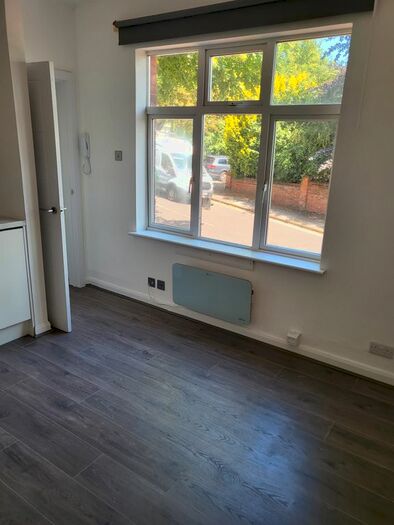 Studio To Rent In Laburnham Road, Maidenhead, SL6