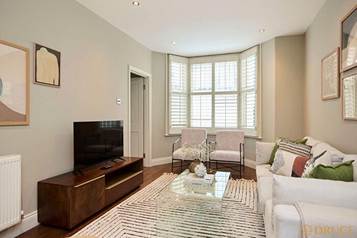 4 Bedroom Flat To Rent In Langton Street, SW10