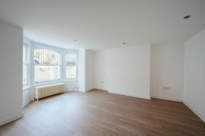 1 Bedroom Flat To Rent In Haldon Road, West Hill, London, SW18