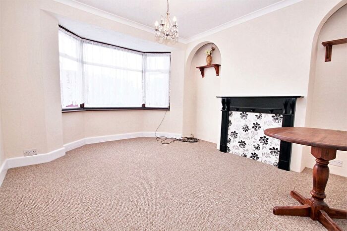 1 Bedroom Flat To Rent In Granville Road, Uxbridge, UB10