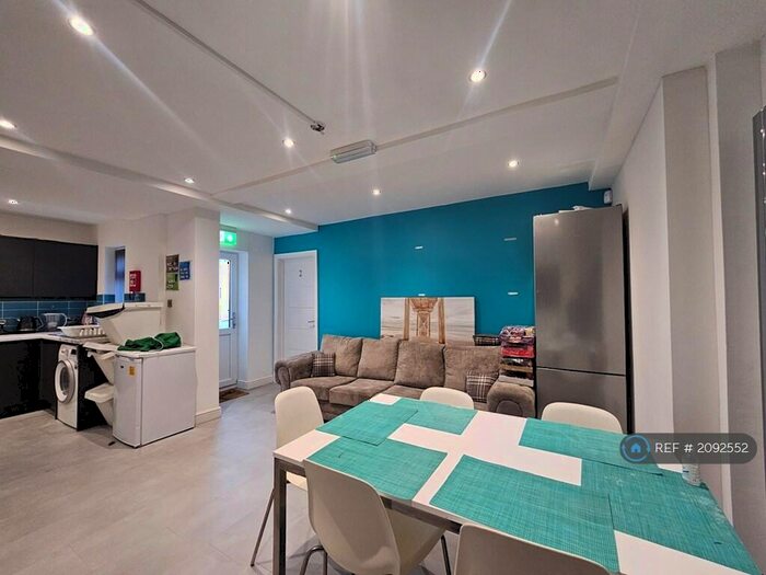 7 Bedroom Semi-Detached House To Rent In Charter Avenue, Coventry, CV4