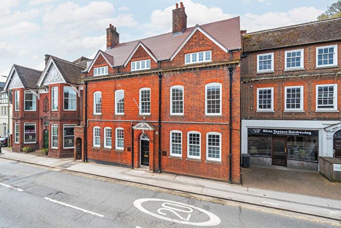 2 Bedroom Flat To Rent In South Street, Farnham, GU9