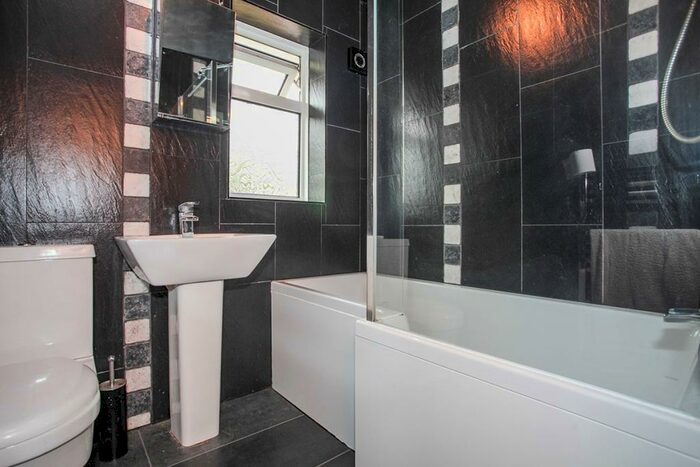 2 Bedroom Flat To Rent In Barnacle Lane, Bulkington, Bedworth, Warwickshire, CV12