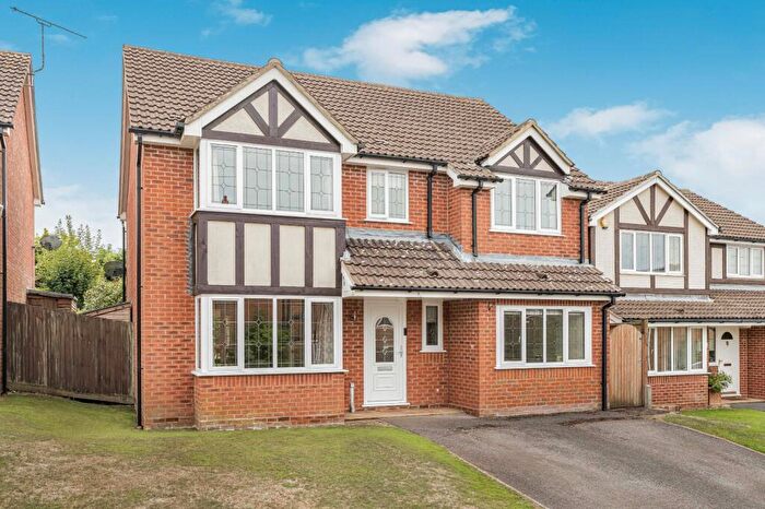 4 Bedroom Detached House For Sale In Reads Field, Four Marks, Alton, Hampshire, GU34