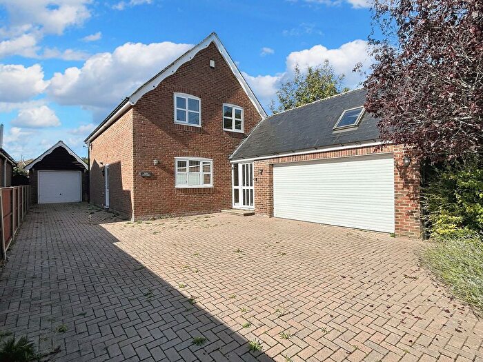 3 Bedroom Detached House For Sale In Fawley Road, Hythe, SO45