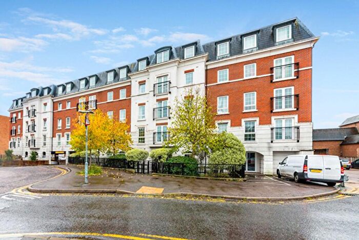 1 Bedroom Flat To Rent In Station Approach, Central Walk Station Approach, KT19