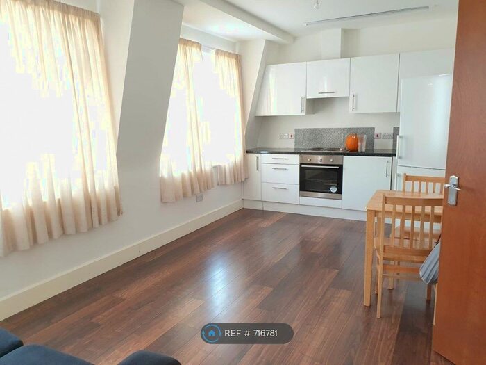 3 Bedroom Flat To Rent In Hampden Lane, London, N17
