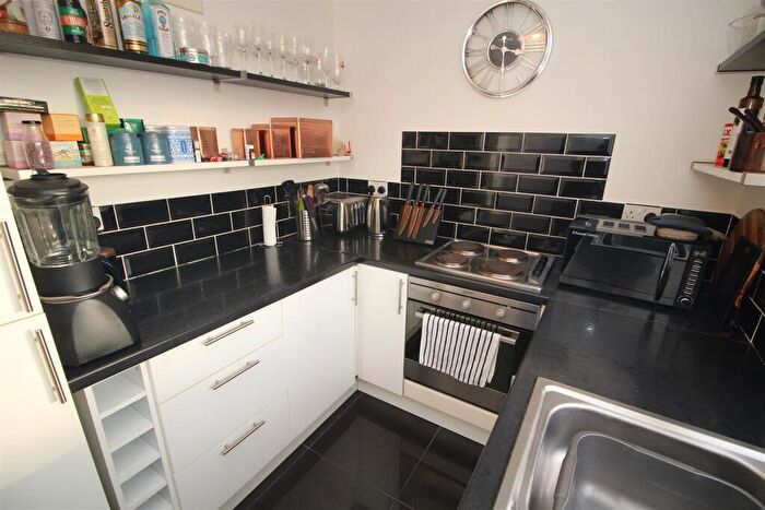 2 Bedroom Apartment To Rent In Lonsdale Court, West Jesmond, Newcastle Upon Tyne, NE2