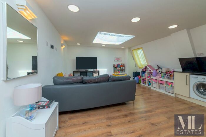 1 Bedroom Flat To Rent In Park Road, Hendon, NW4